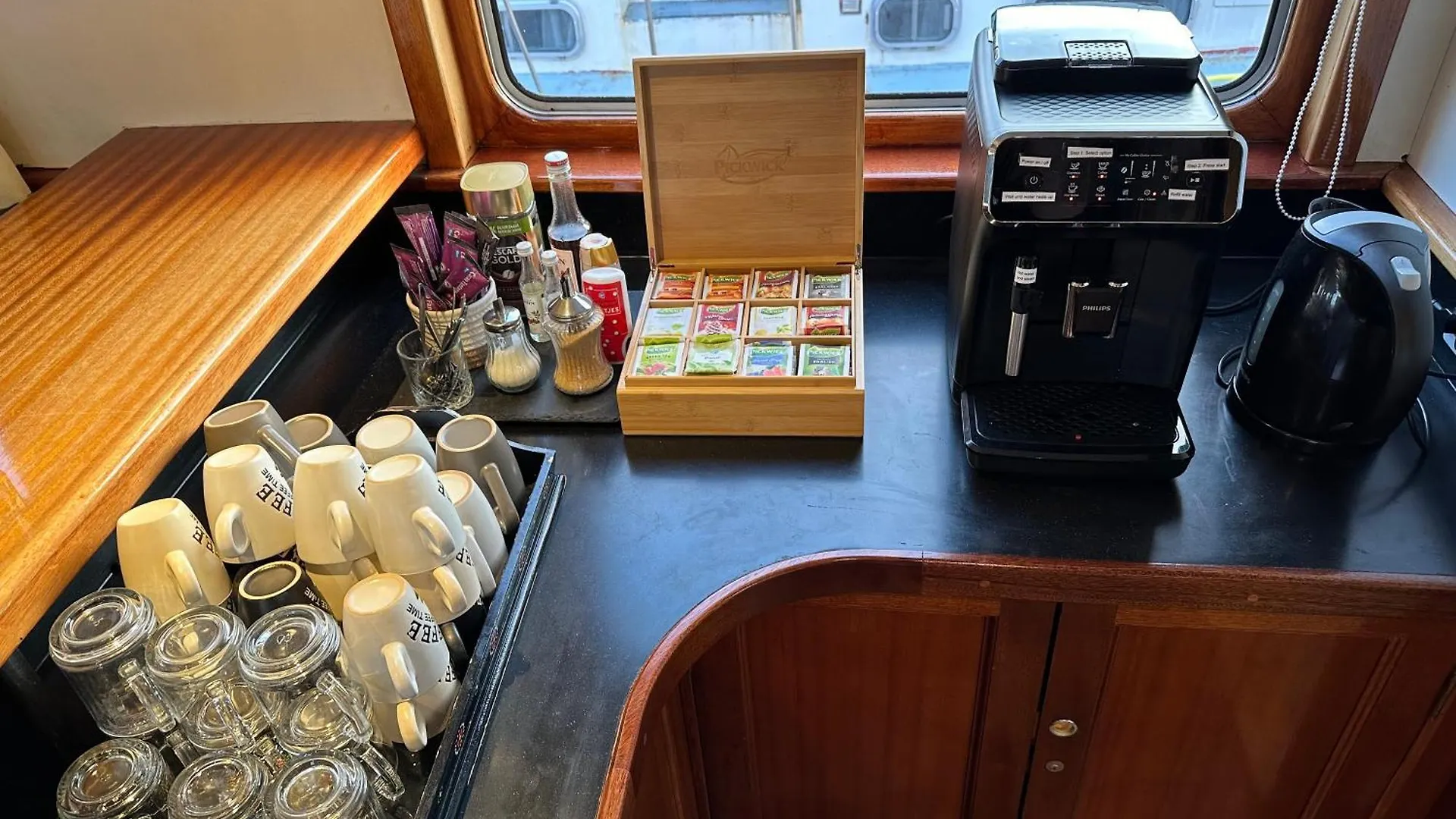 Hotelboat Angeline Amsterdam Otel